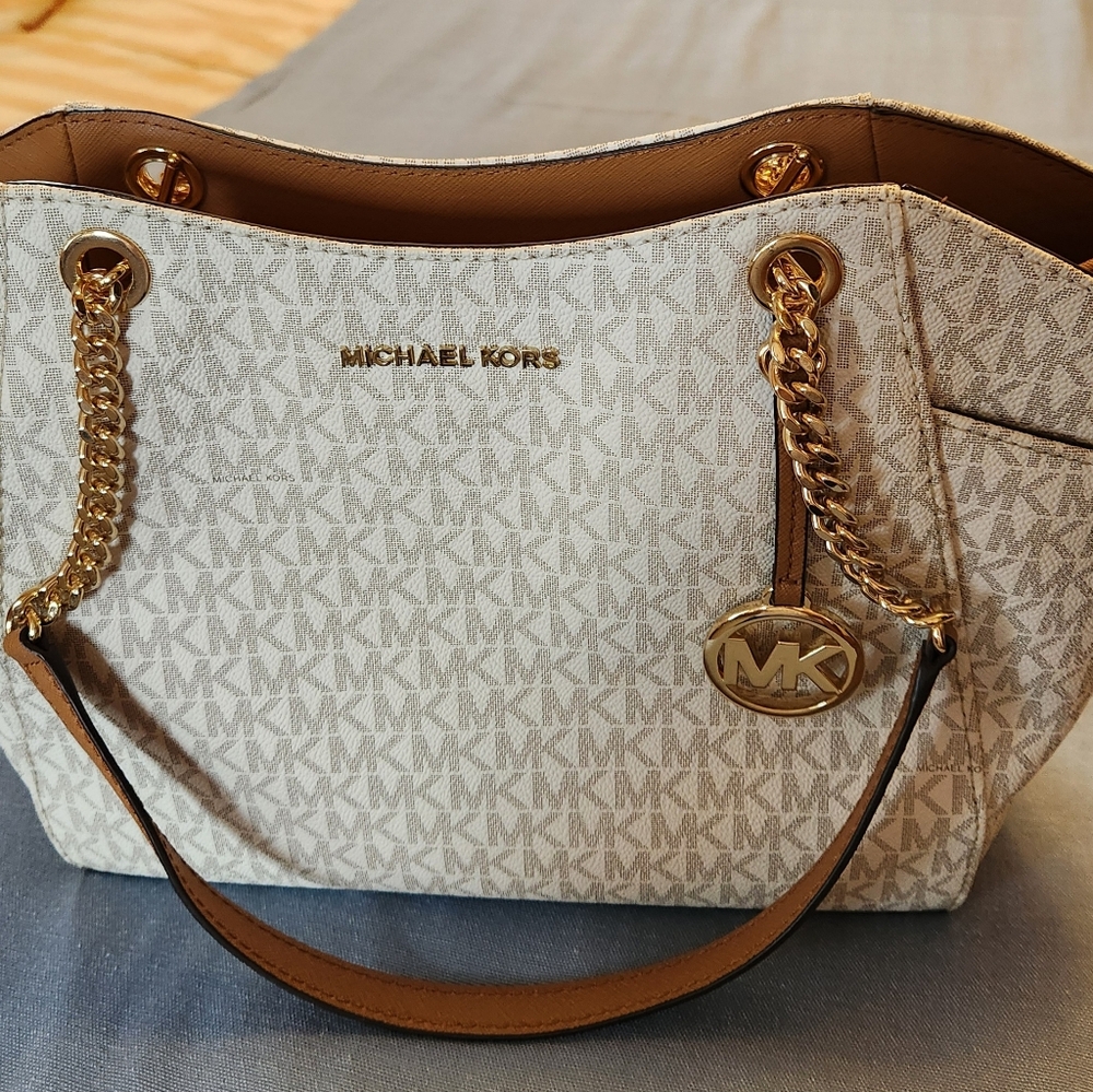 Michael Kors Saffiano shoulder bag NWOT